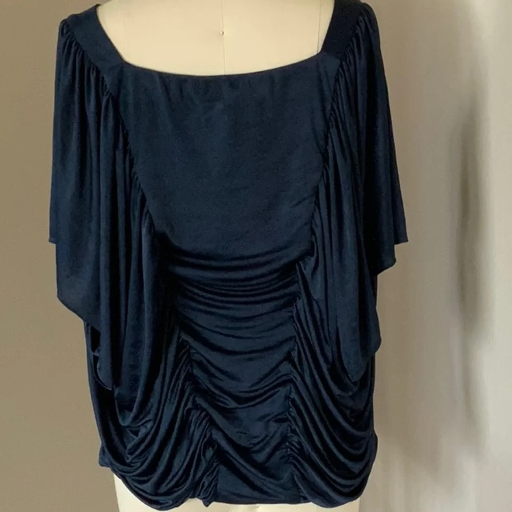 BCBGMaxazria Blue batwing v-neck polyester top, Sz M
